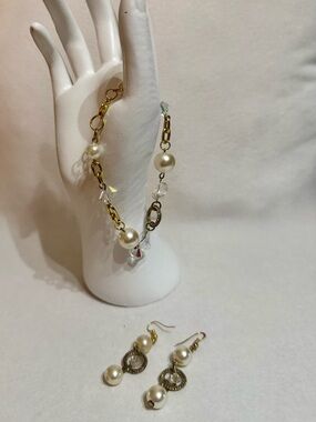 Coquette Vintage Style Pearl Crystal Charm Bracelet Matching Drop Earrings Set